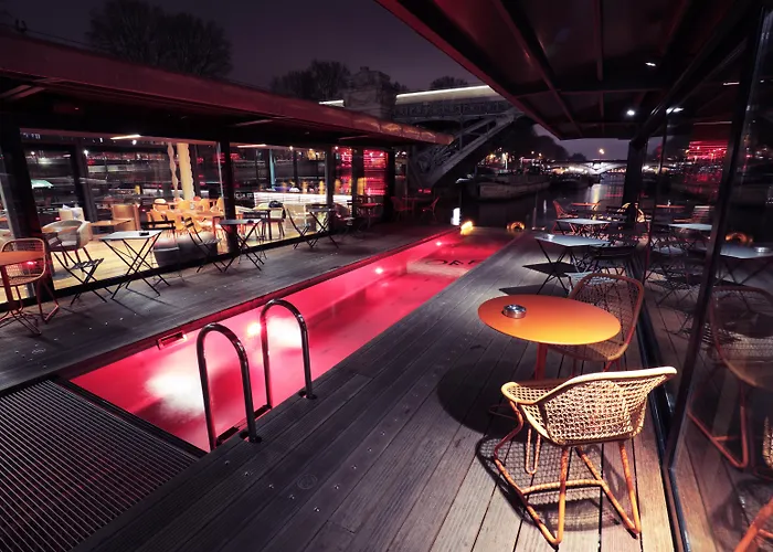 Off Paris Seine Hotel